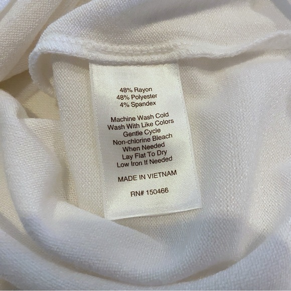 White Short Sleeve ⭐️NWOT KNIT Blouse/Top - Picture 6 of 10